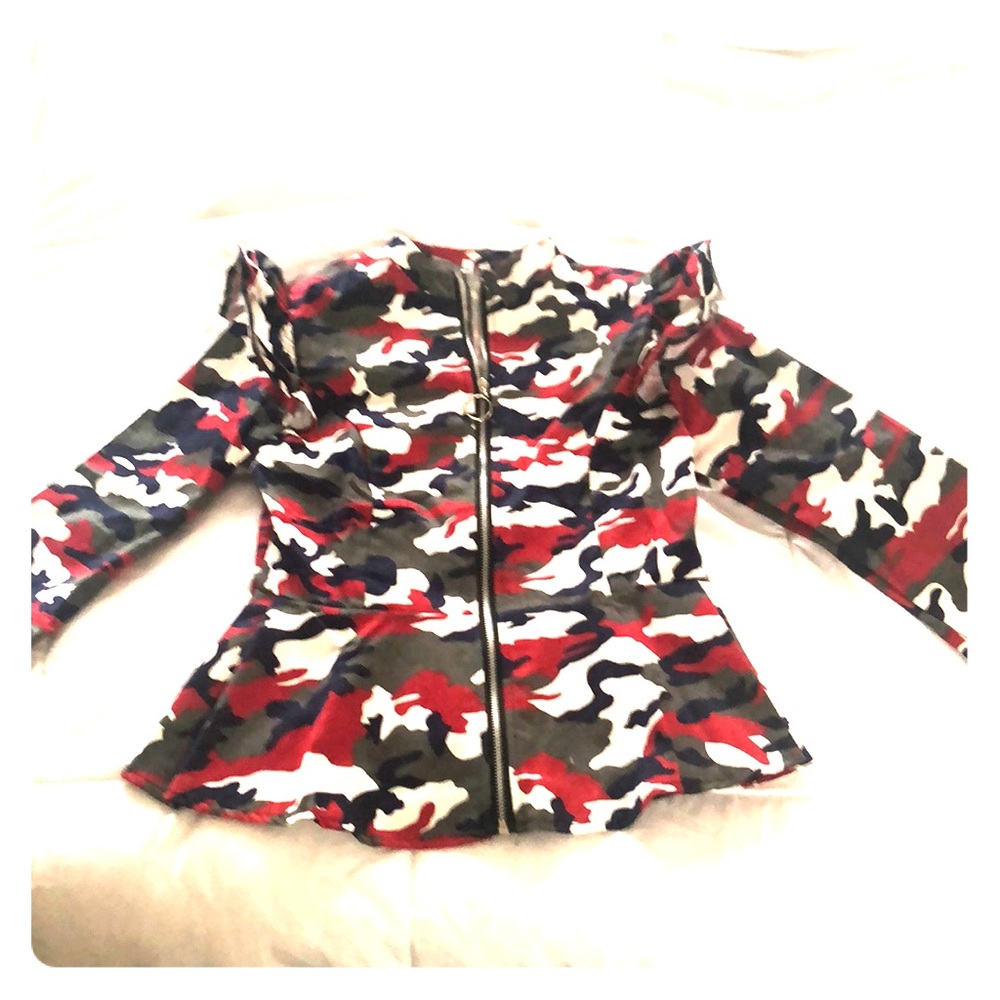 Army jacket with ruffled shoulders